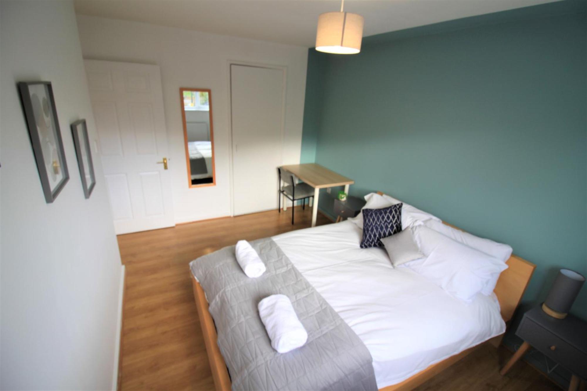 St House - Charming 3 Bed, 2 Bathrooms, Driveway Parking, Close To Town Centre Holiday home
