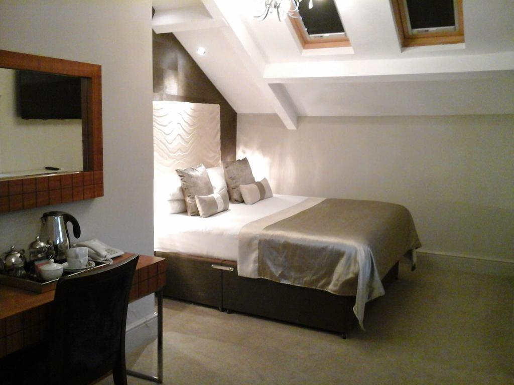 The Townhouse Hotel