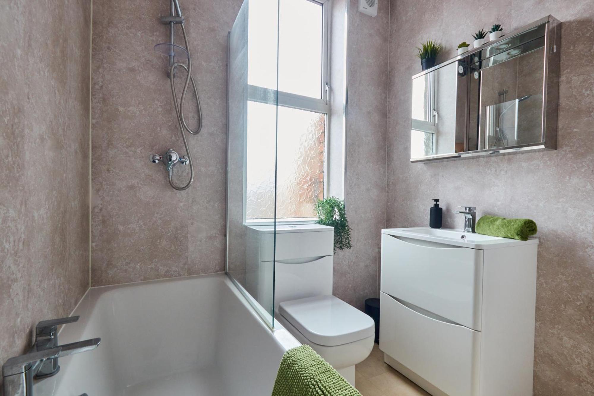 Apartment Large 4 Bedroom Near Centre