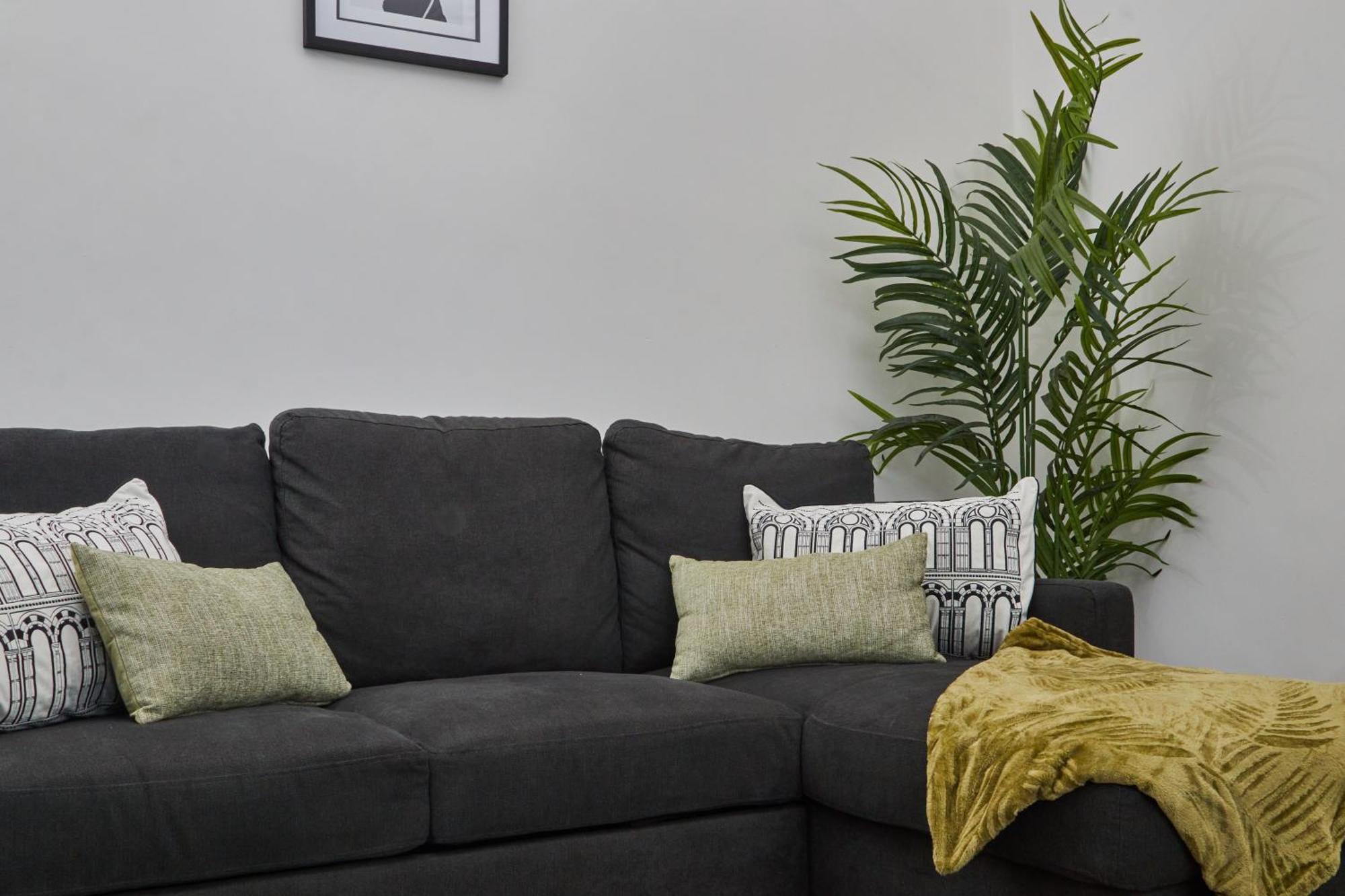 Large 4 Bedroom Near Centre