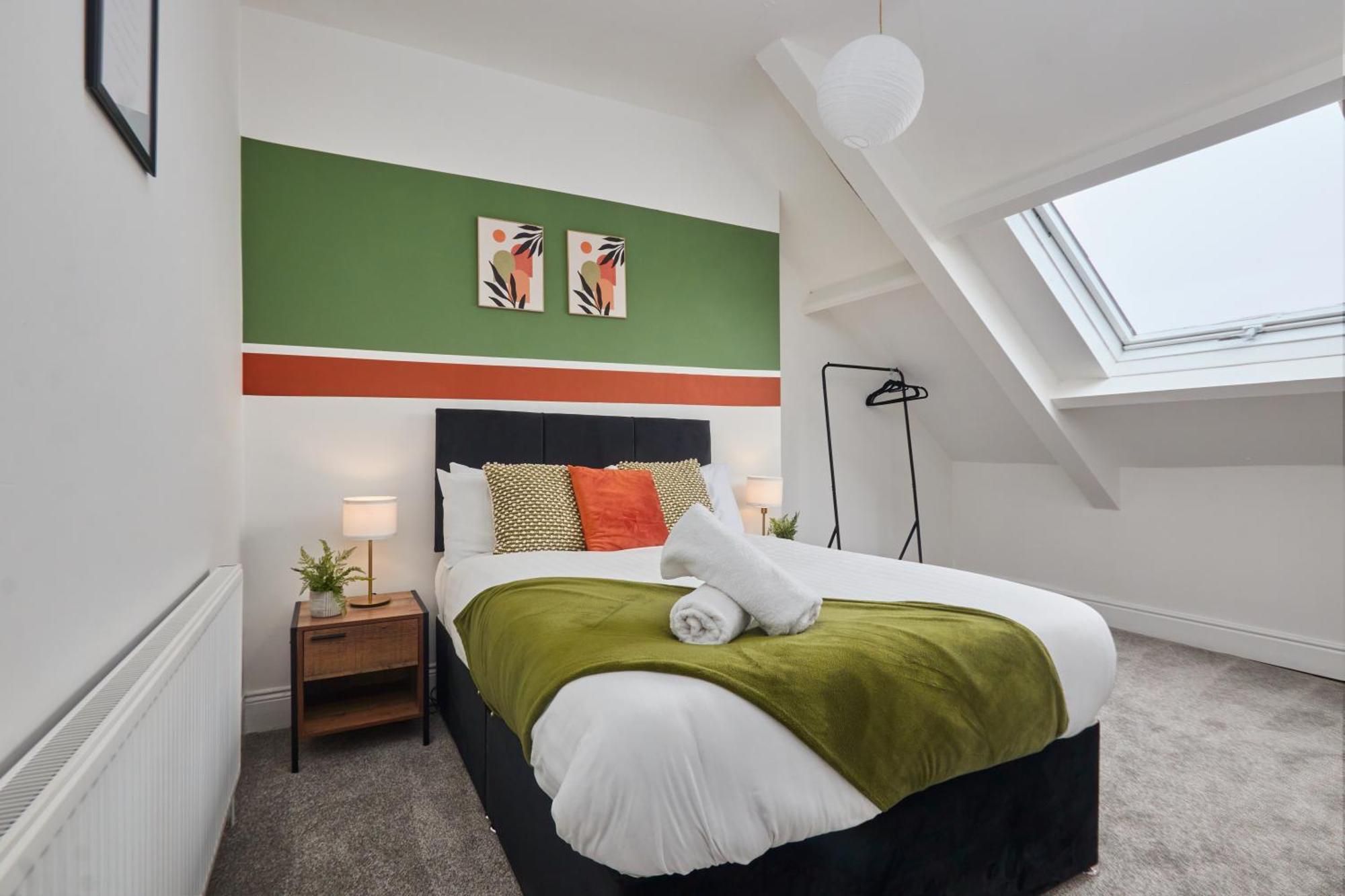 Apartment Large 4 Bedroom Near Centre