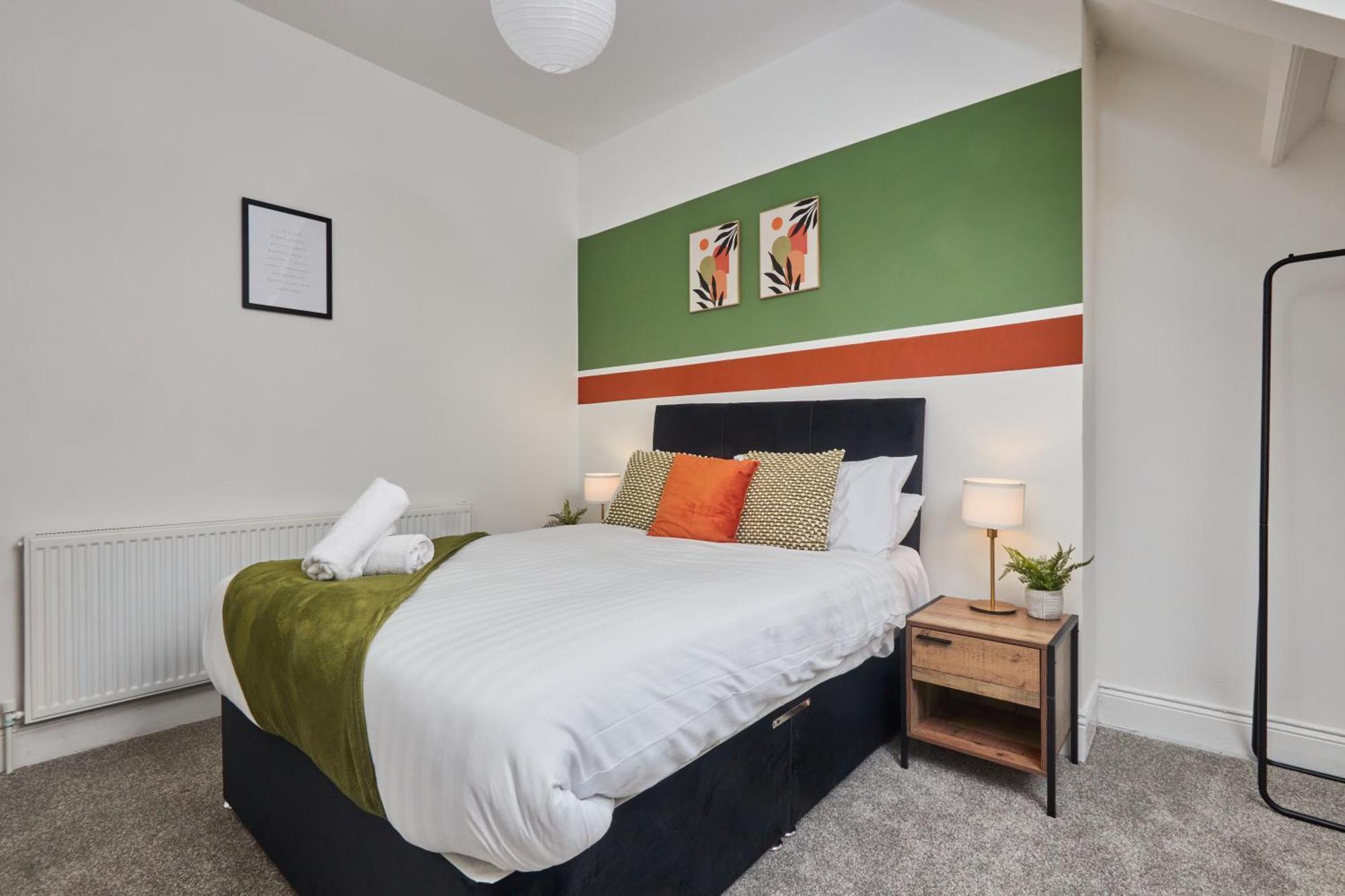 Large 4 Bedroom Near Centre *