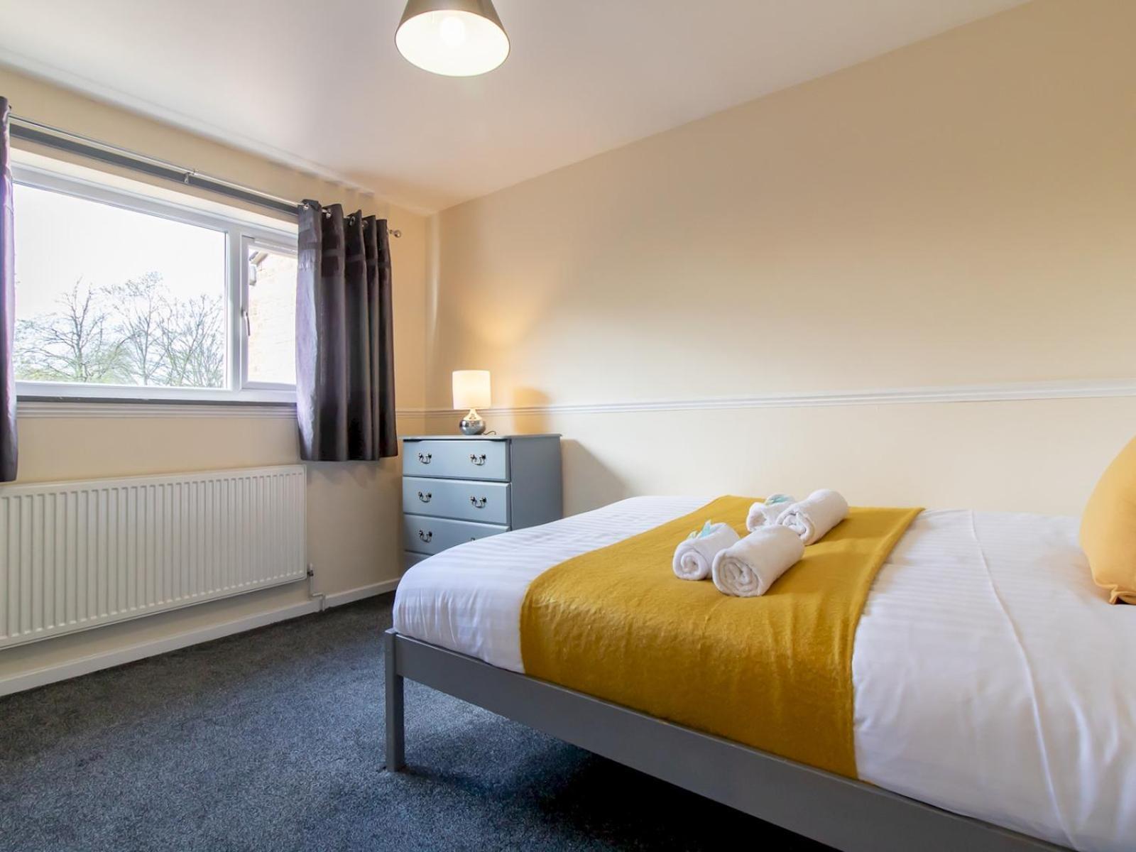 Excellently Located Centre House Pass The Keys *