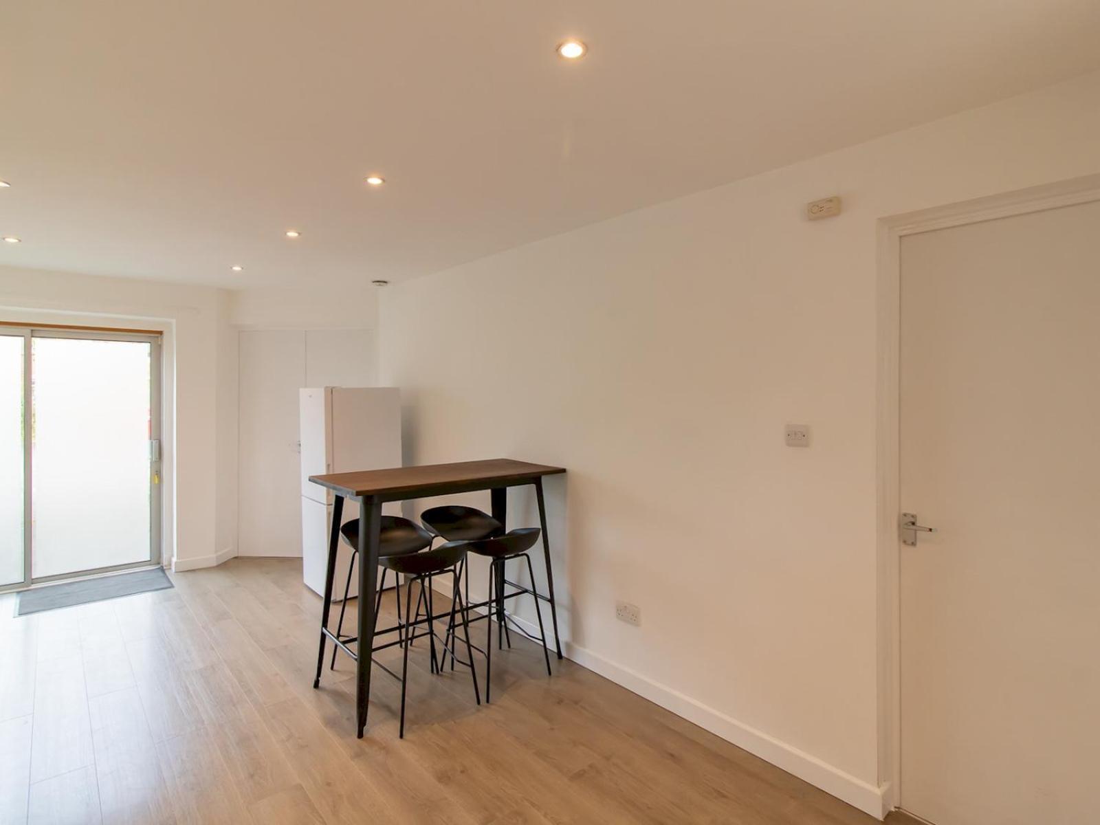 Excellently Located Centre House Pass The Keys