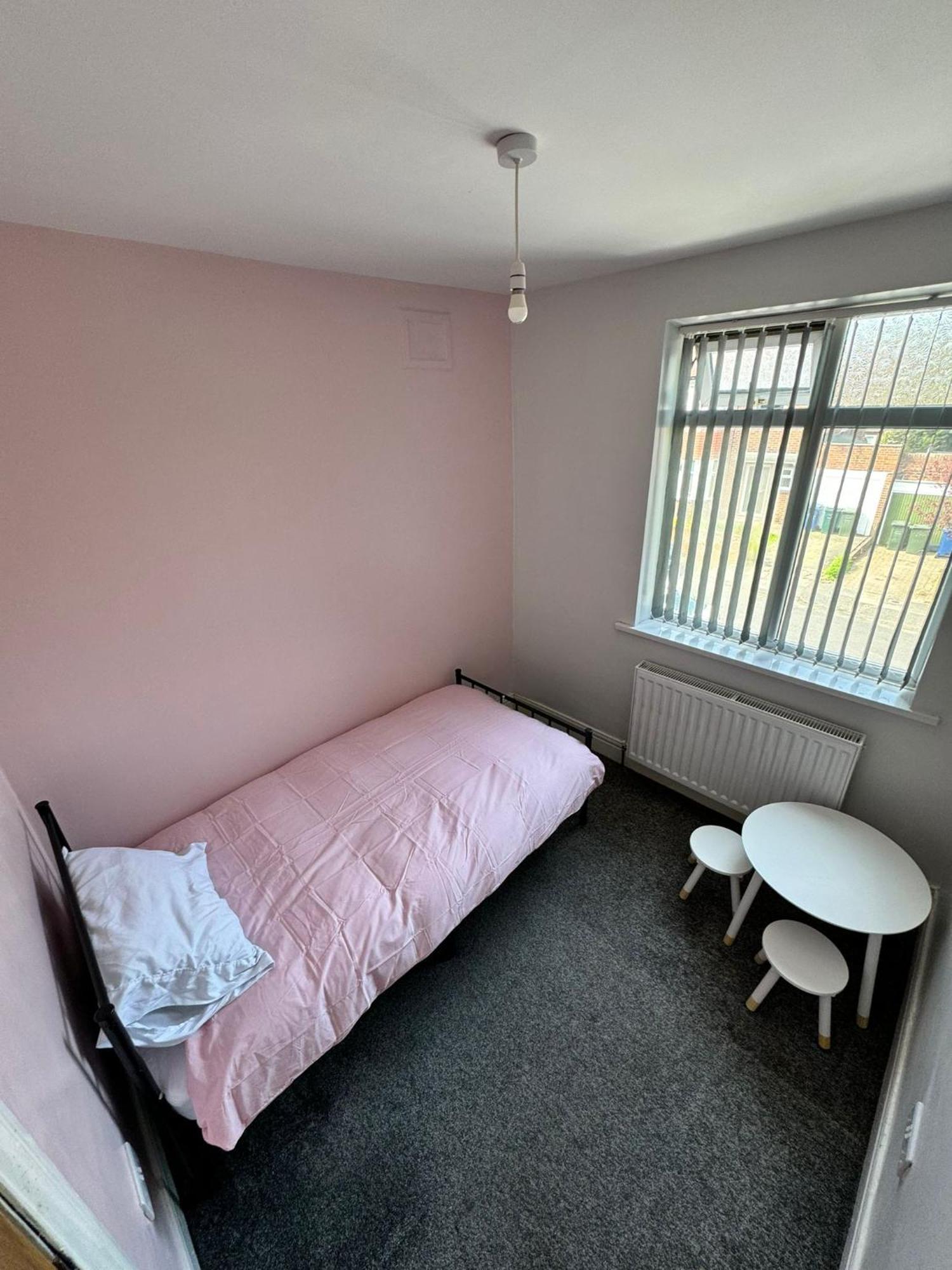 Giga Residential 4 Bedrooms, 10 Guests , Near Centre, Arcade Machine, Sky Tv, Netflix, Free Wifi, Free Parking * Newcastle upon Tyne