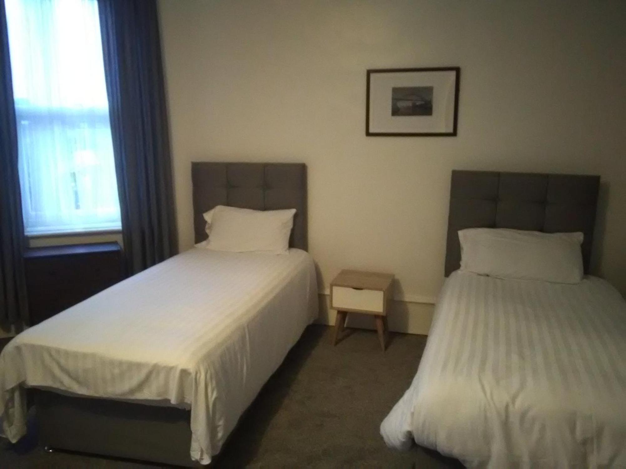 West & Bar Hotel