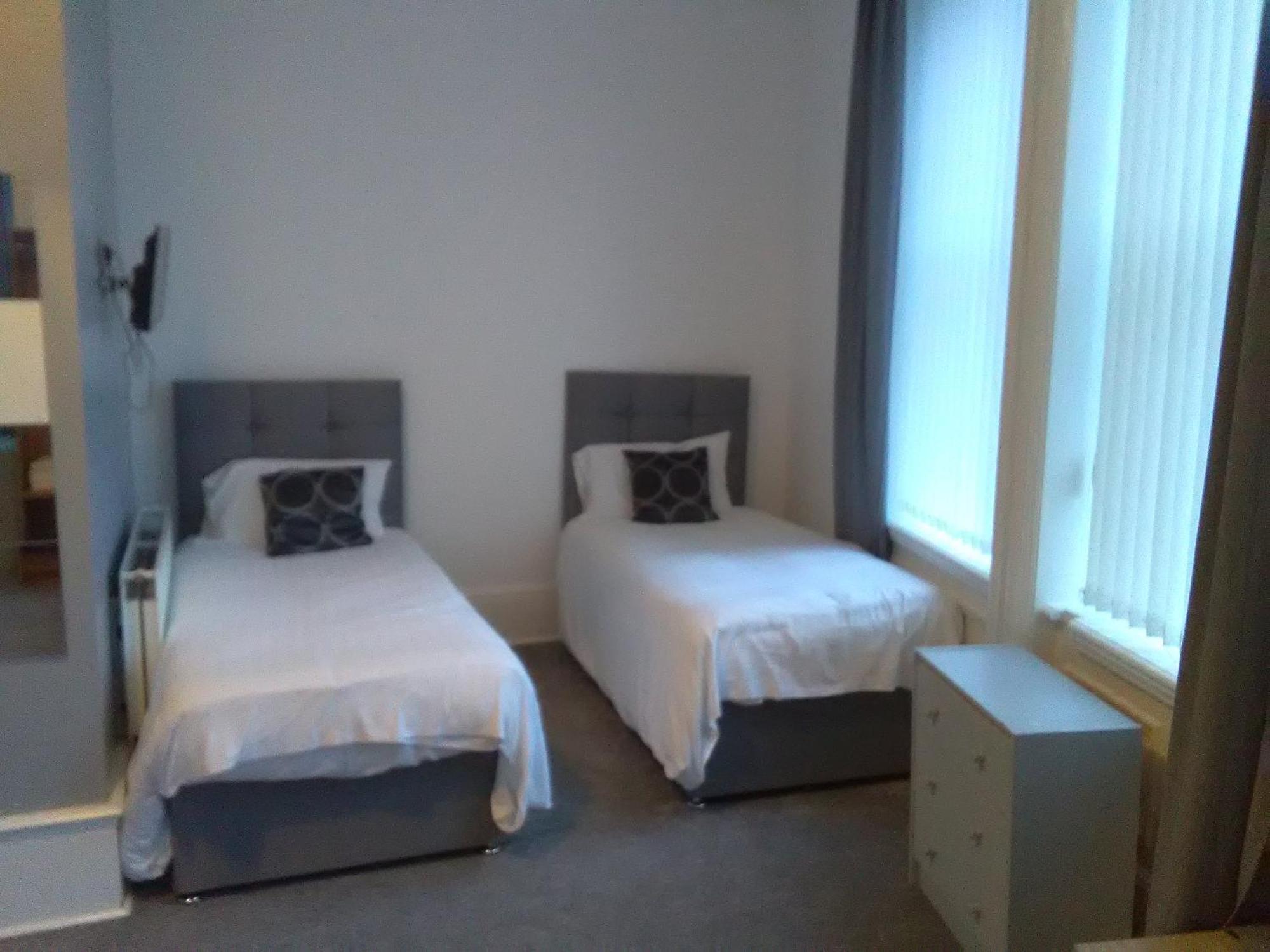 Hotel West & Bar