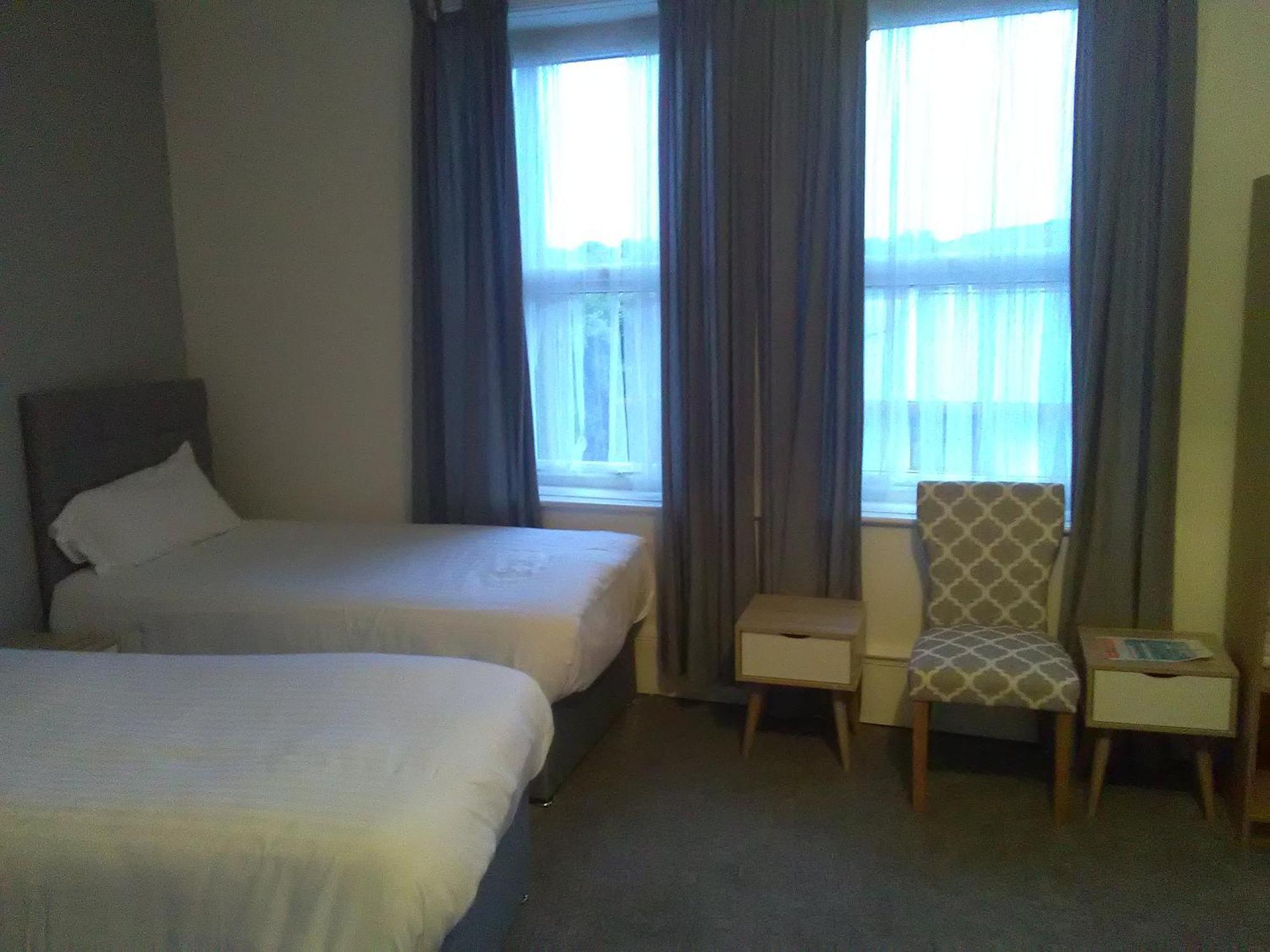 West & Bar Hotel