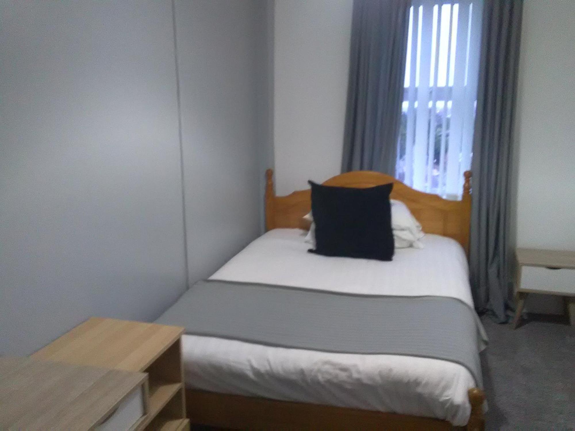 Hotel West & Bar