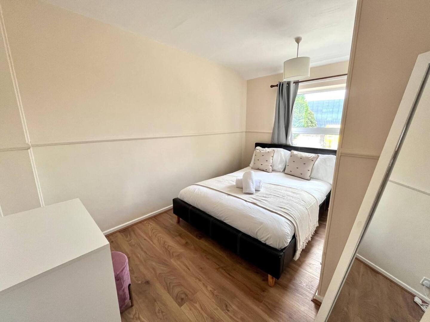 4 Bedroom House With Driveway Holiday home