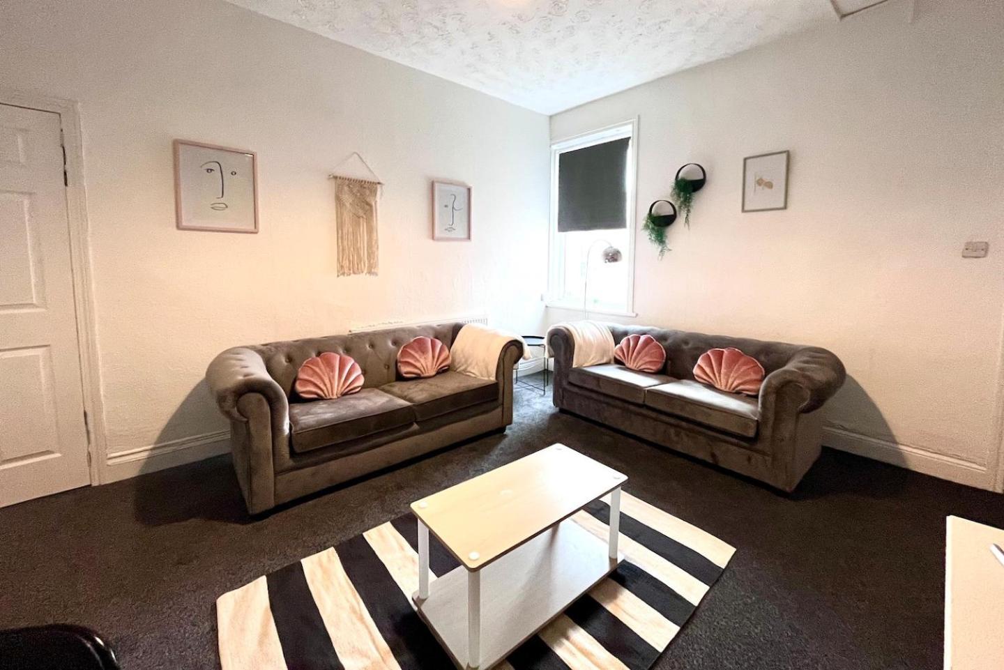 Three Bedroom 10 Mins To Holiday home *