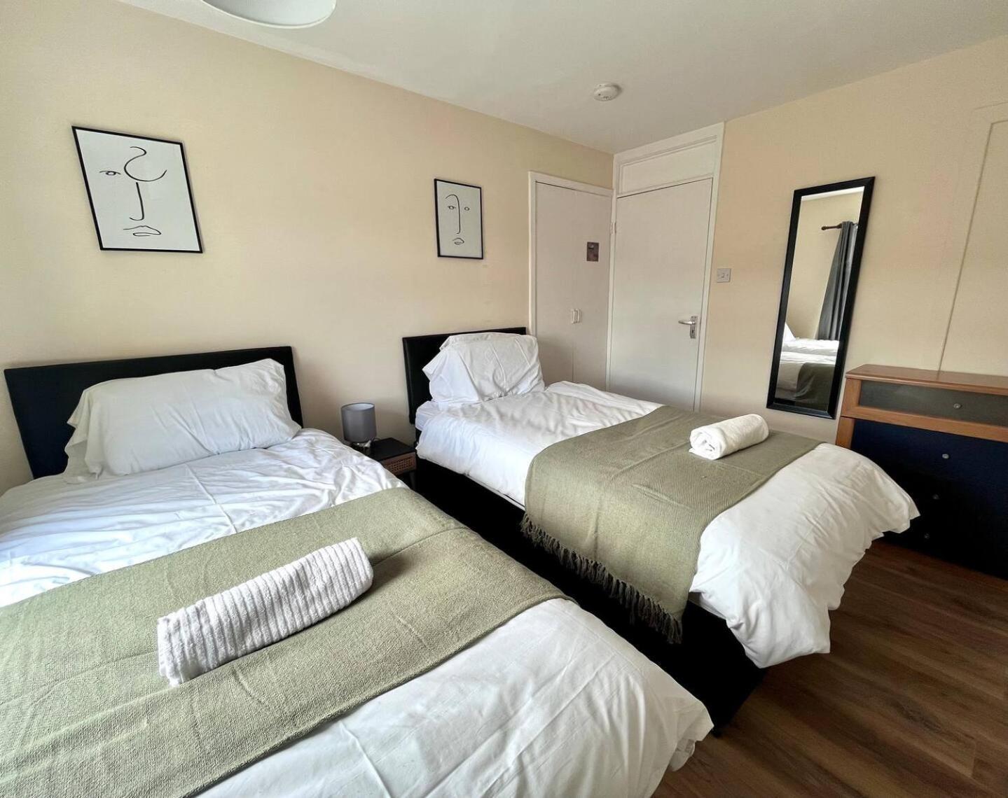 4 Bedroom House With Driveway Newcastle upon Tyne