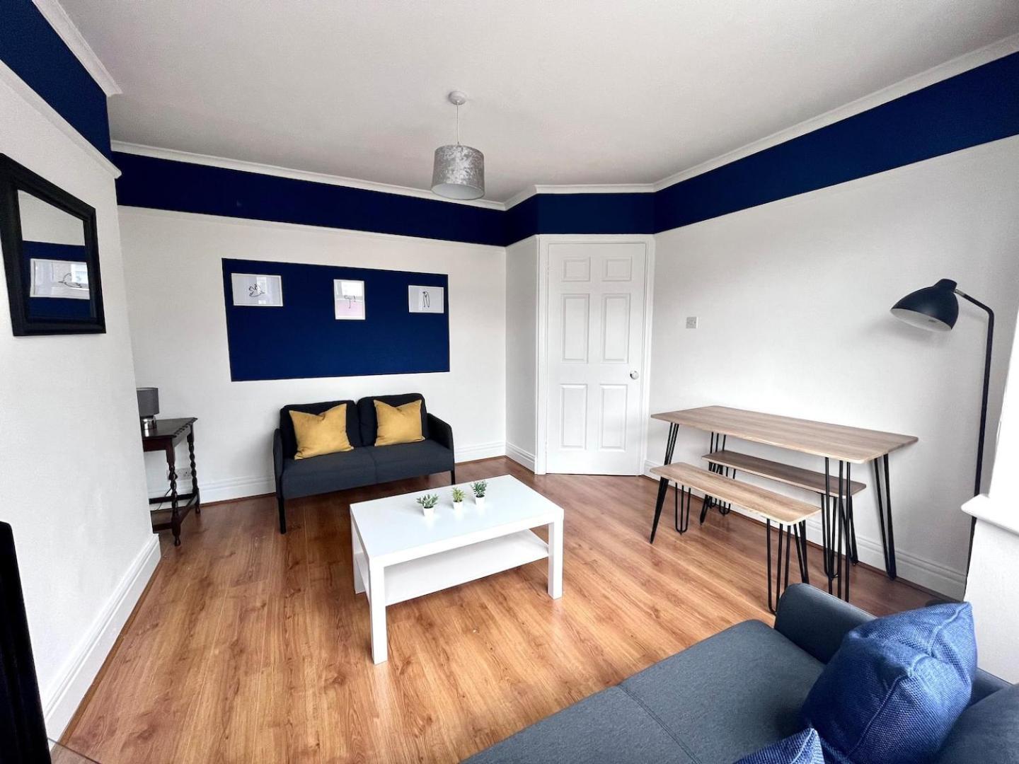 Aparthotel Lovely Near Newcastle, Driveway, Wifi Newcastle upon Tyne
