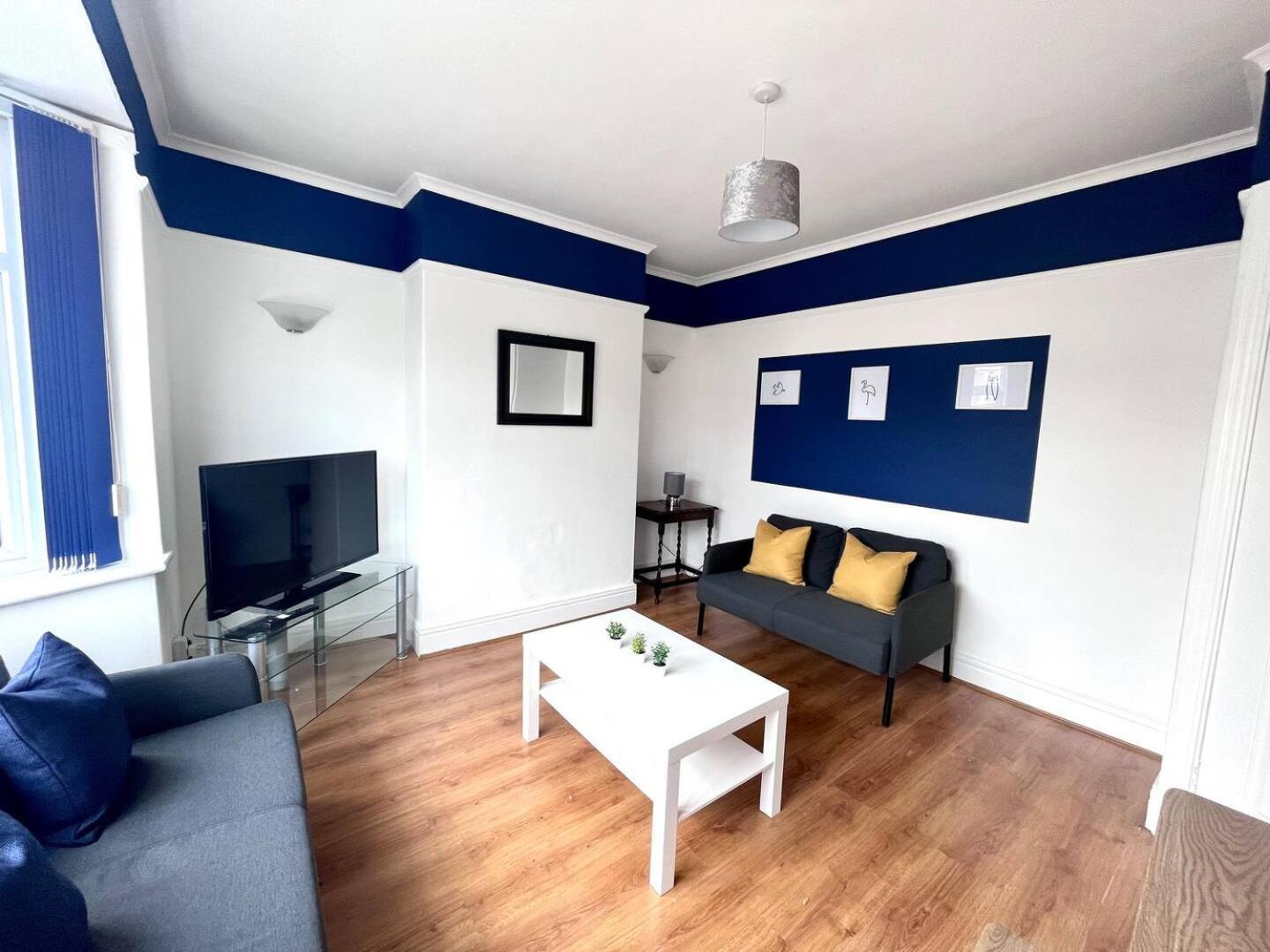 Lovely Near Newcastle, Driveway, Wifi * Newcastle upon Tyne