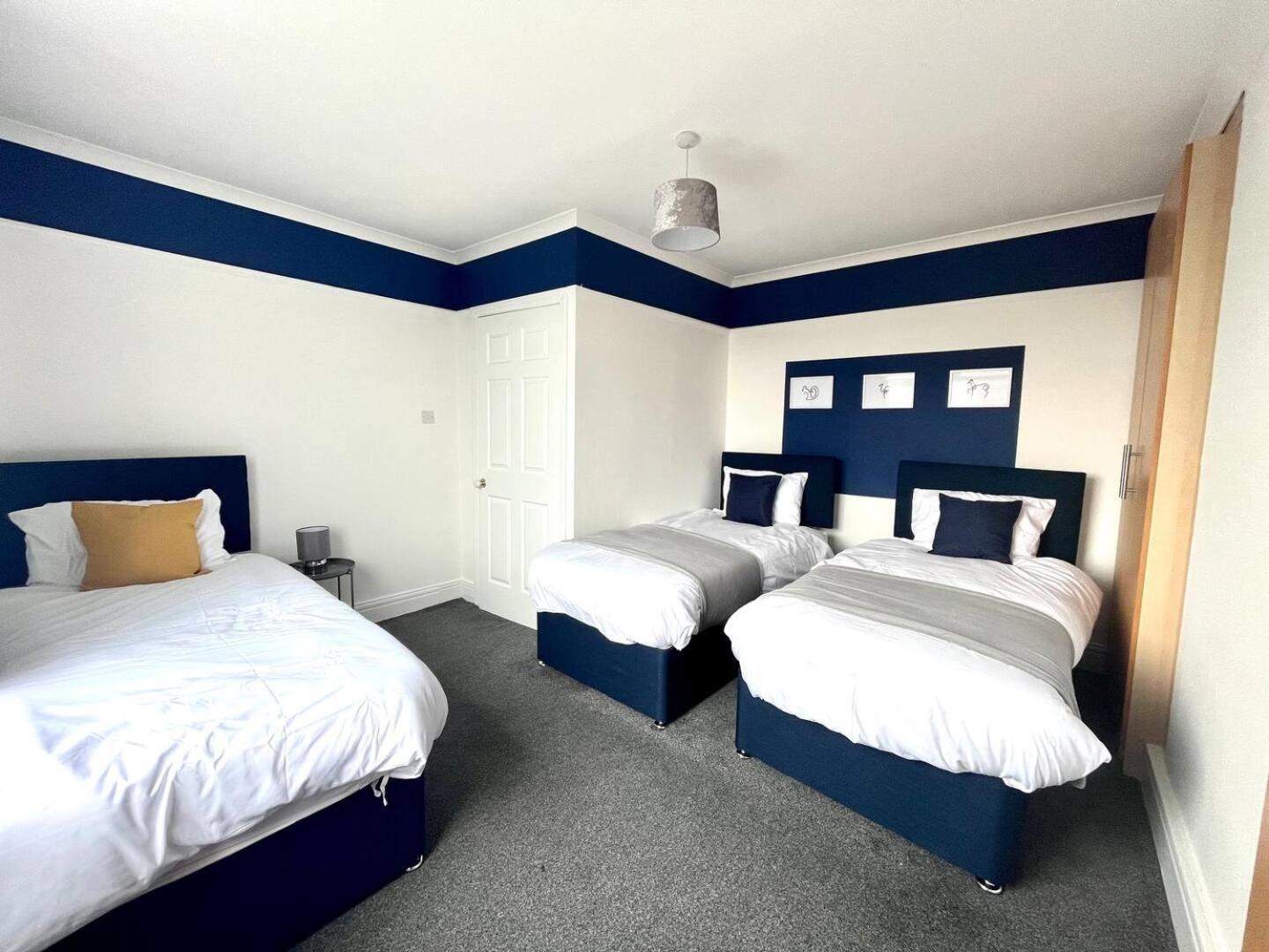 Lovely Near Newcastle, Driveway, Wifi Aparthotel *