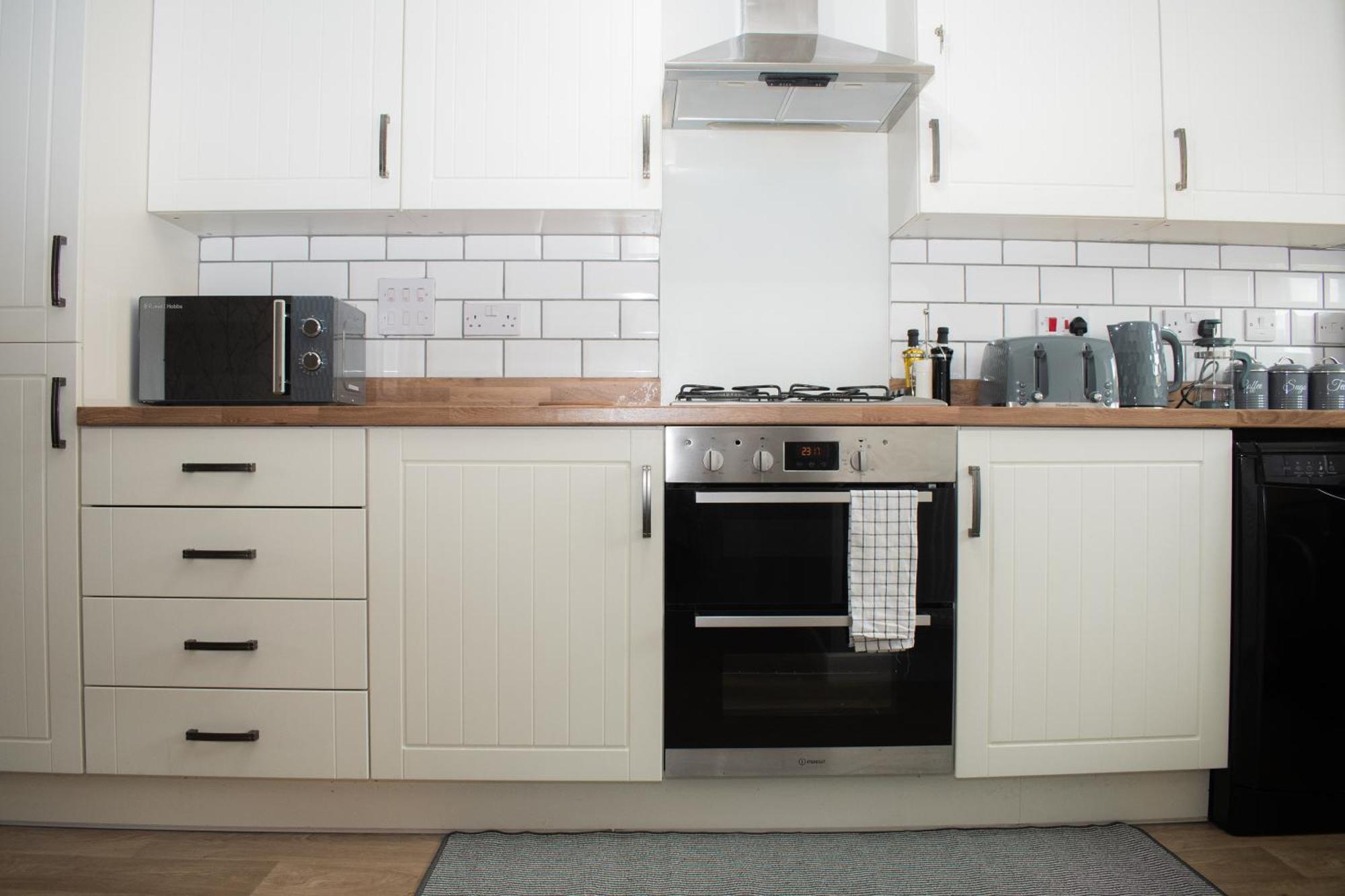 Comfy Modern 3br Semi Detached 400mb Wifi Free Double Parking Holiday home