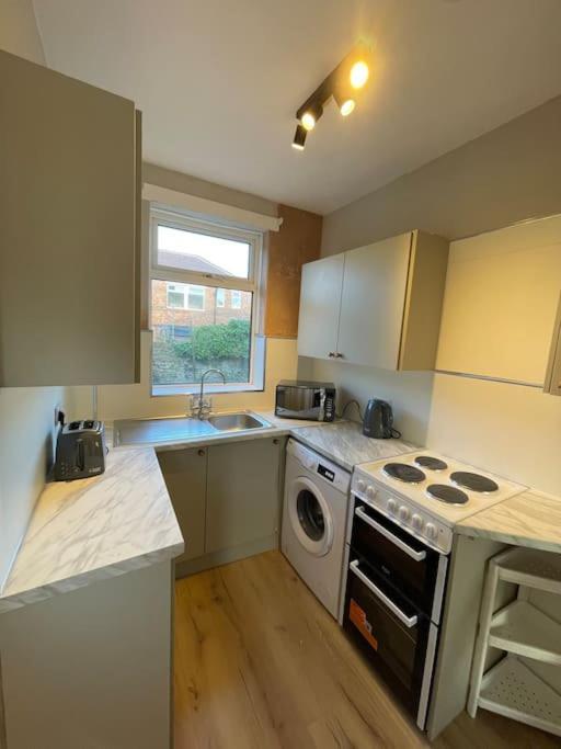 Whole House Modern Two Bedroom In Newcastle - Free Parking Apartment Newcastle upon Tyne