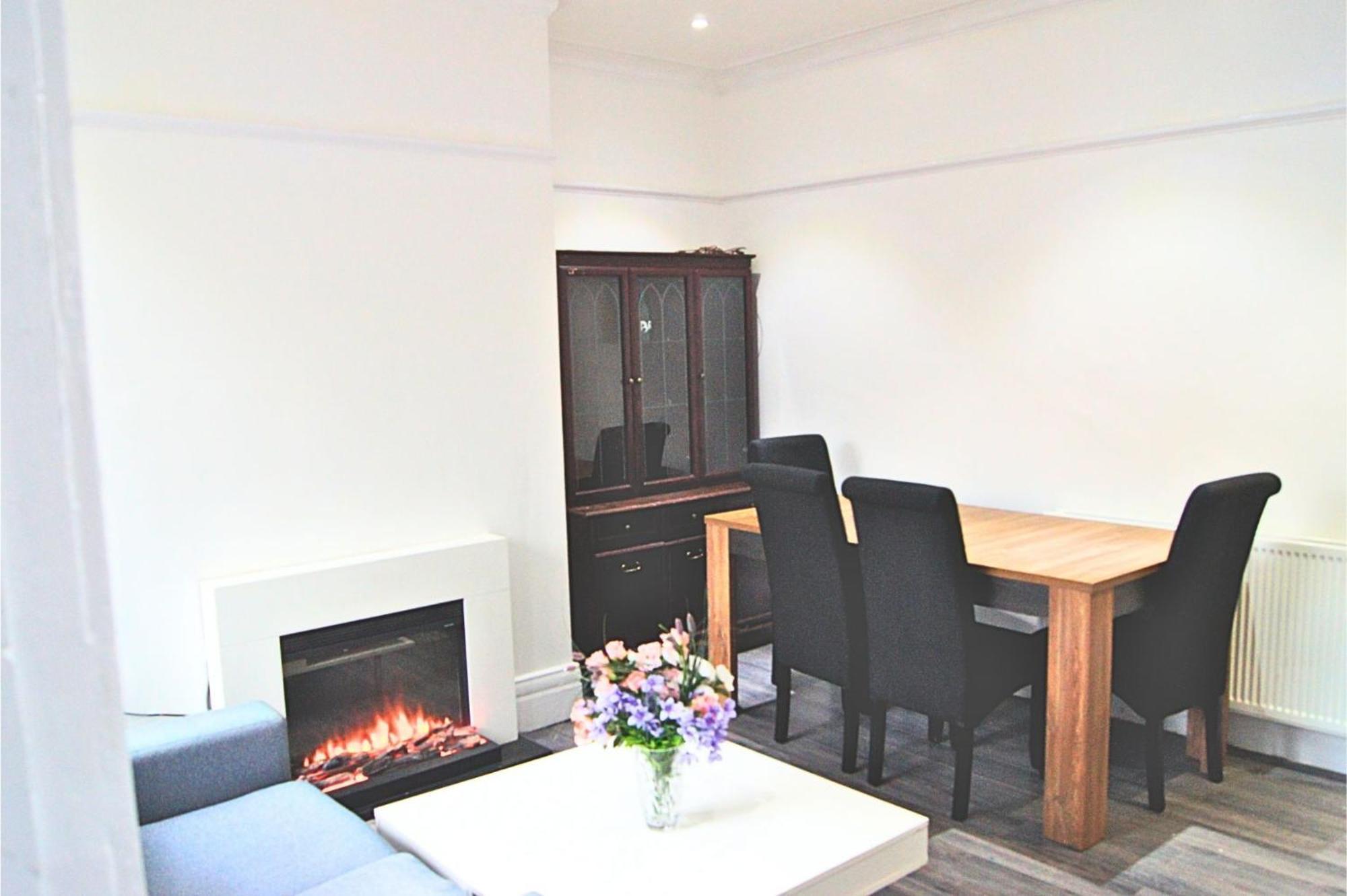 Spacious 4bed Close To Centre *