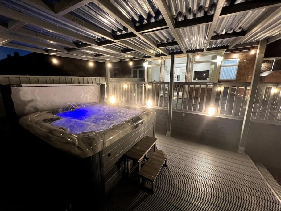Numero Venti Aparthouse Wifi Parking Hot Tub Holiday home