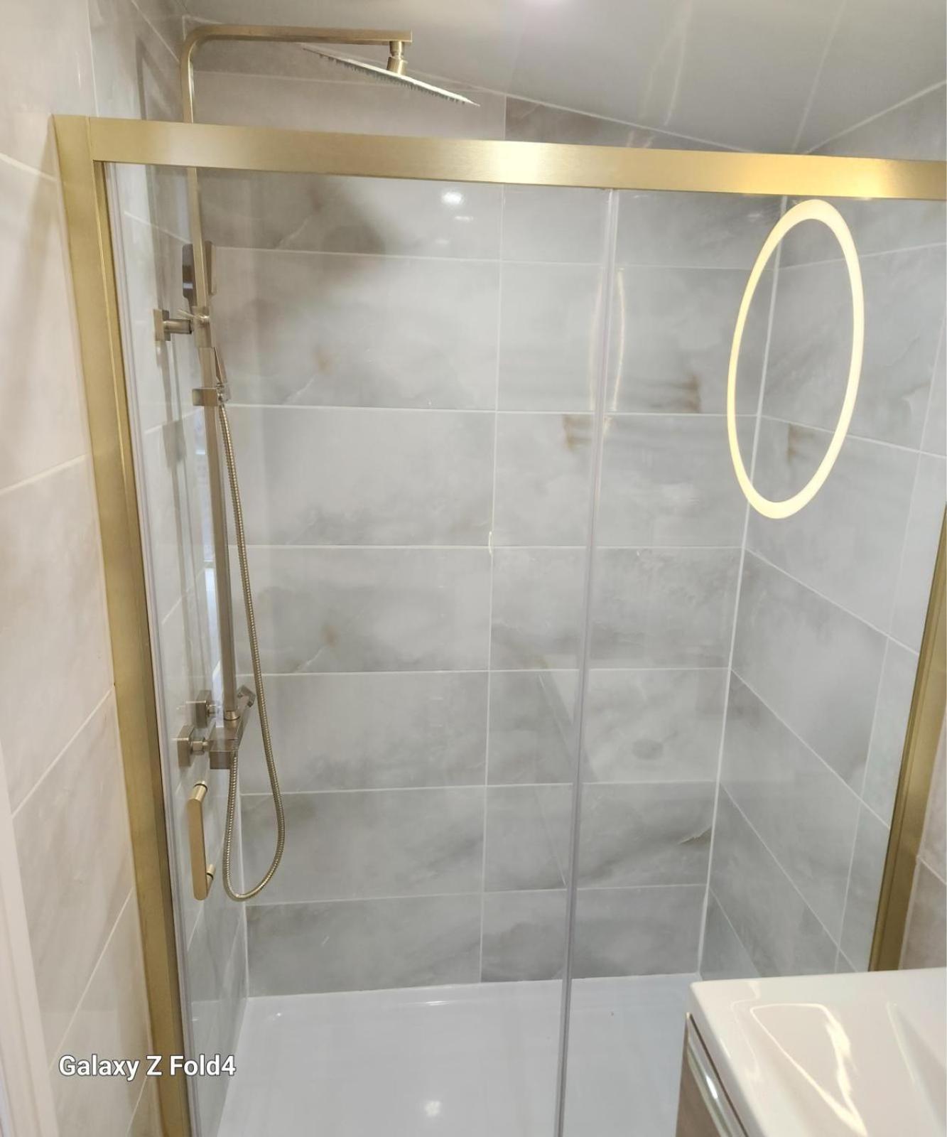 1-bed With Parking Ideal For Couples * Newcastle upon Tyne