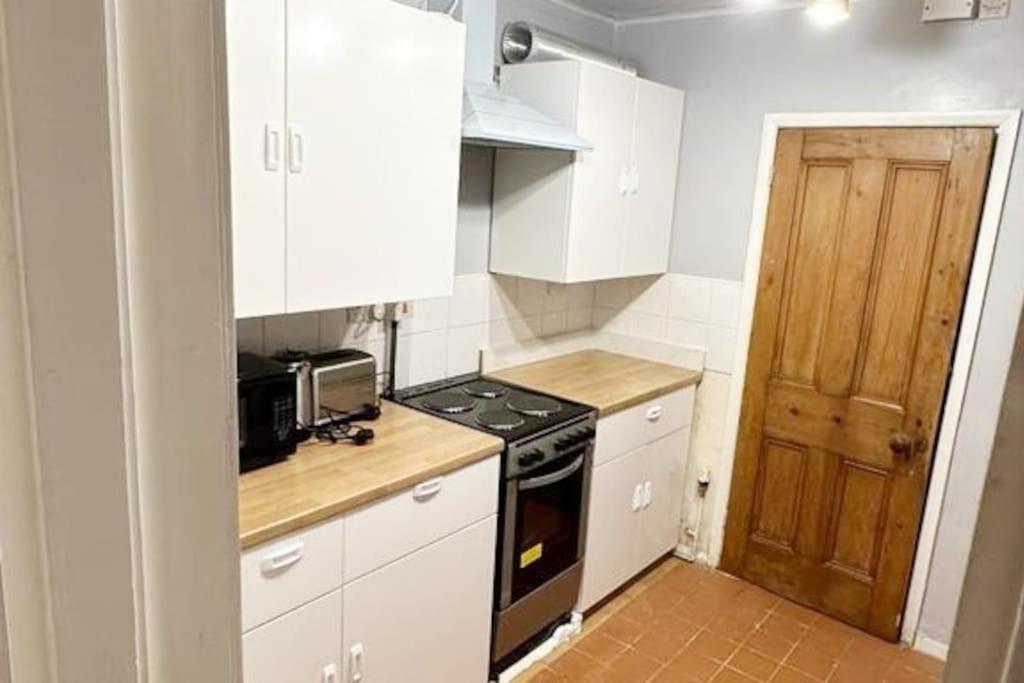 Two Bedroom Flat Close To Centre