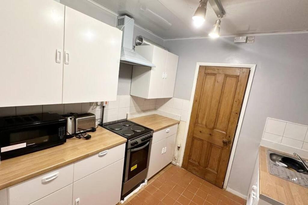 Two Bedroom Flat Close To Centre Apartment Newcastle upon Tyne