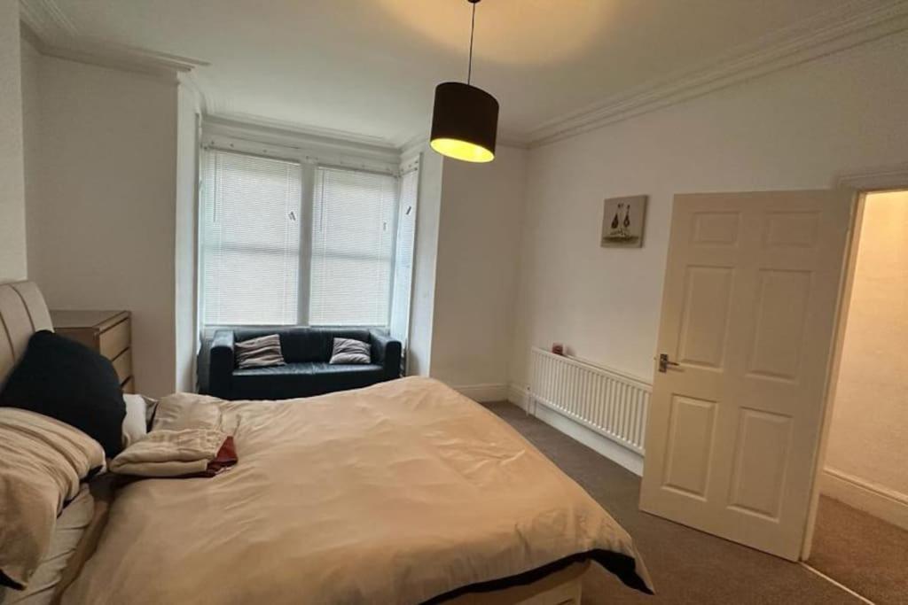 Two Bedroom Flat Close To Centre Apartment
