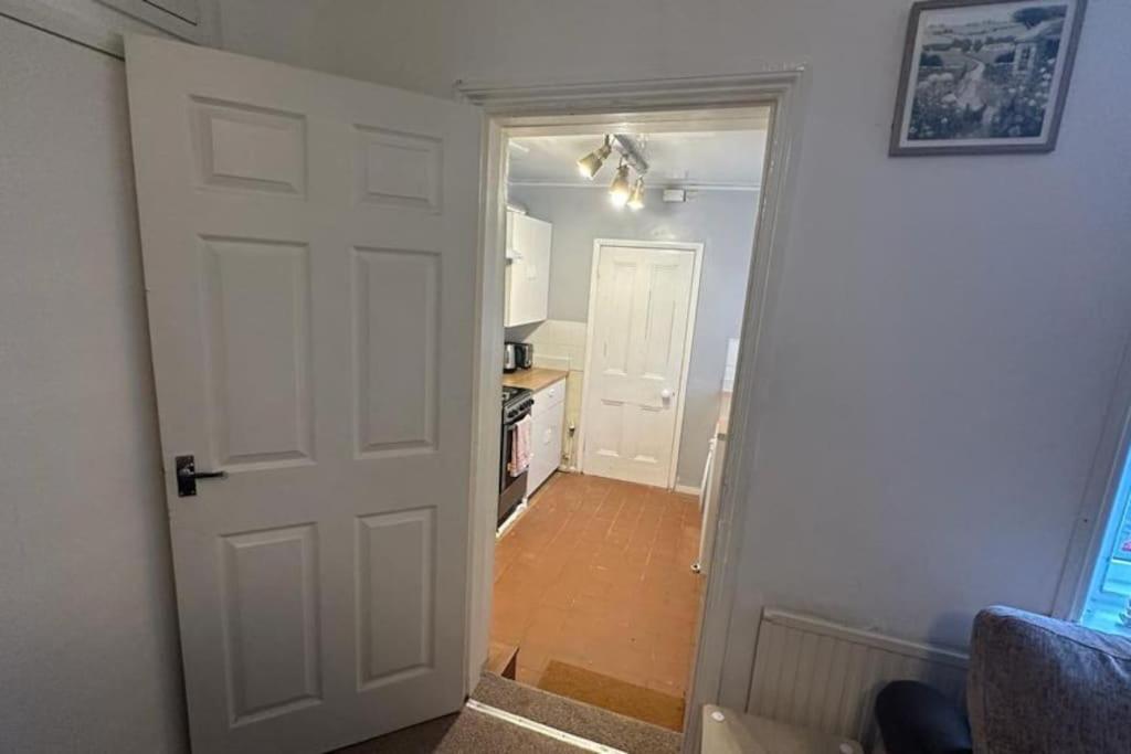 Two Bedroom Flat Close To Centre Apartment