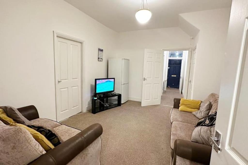 Apartment Two Bedroom Flat Close To Centre