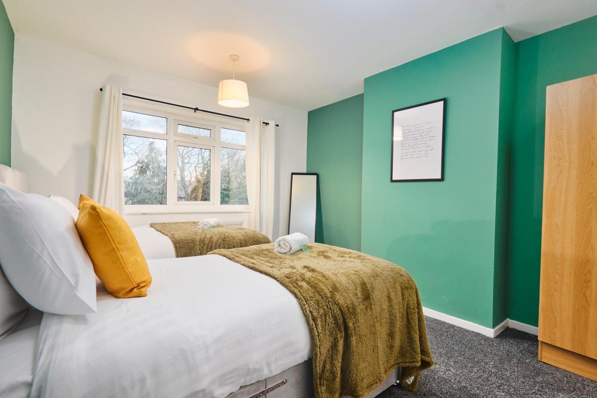 Holiday home Large With Free Parking - 5 Mins To St James'