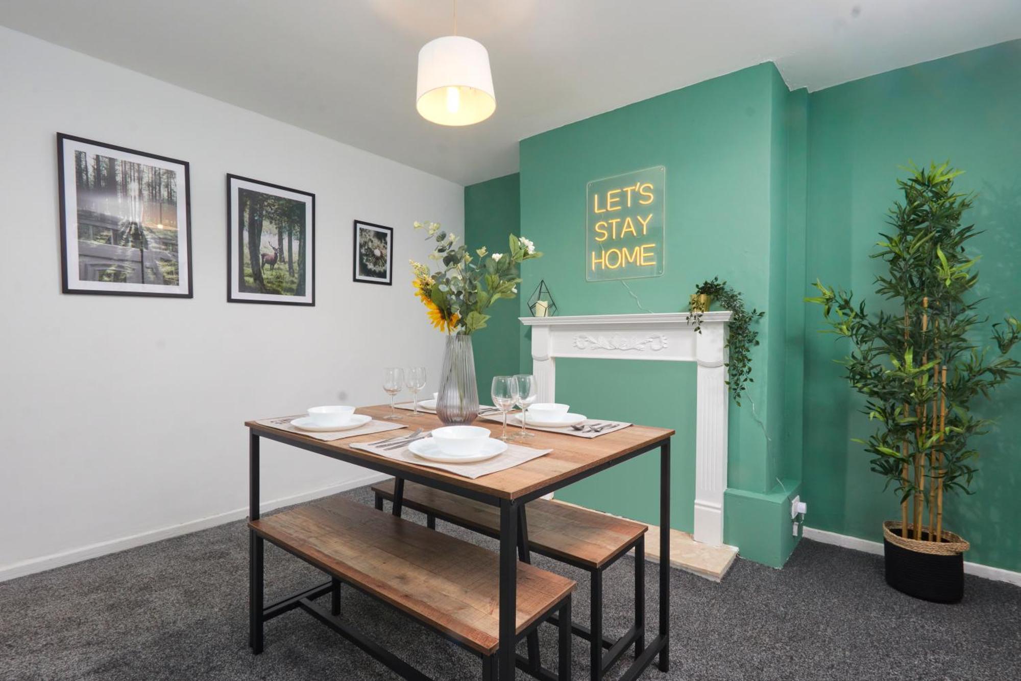 Holiday home Large With Free Parking - 5 Mins To St James'