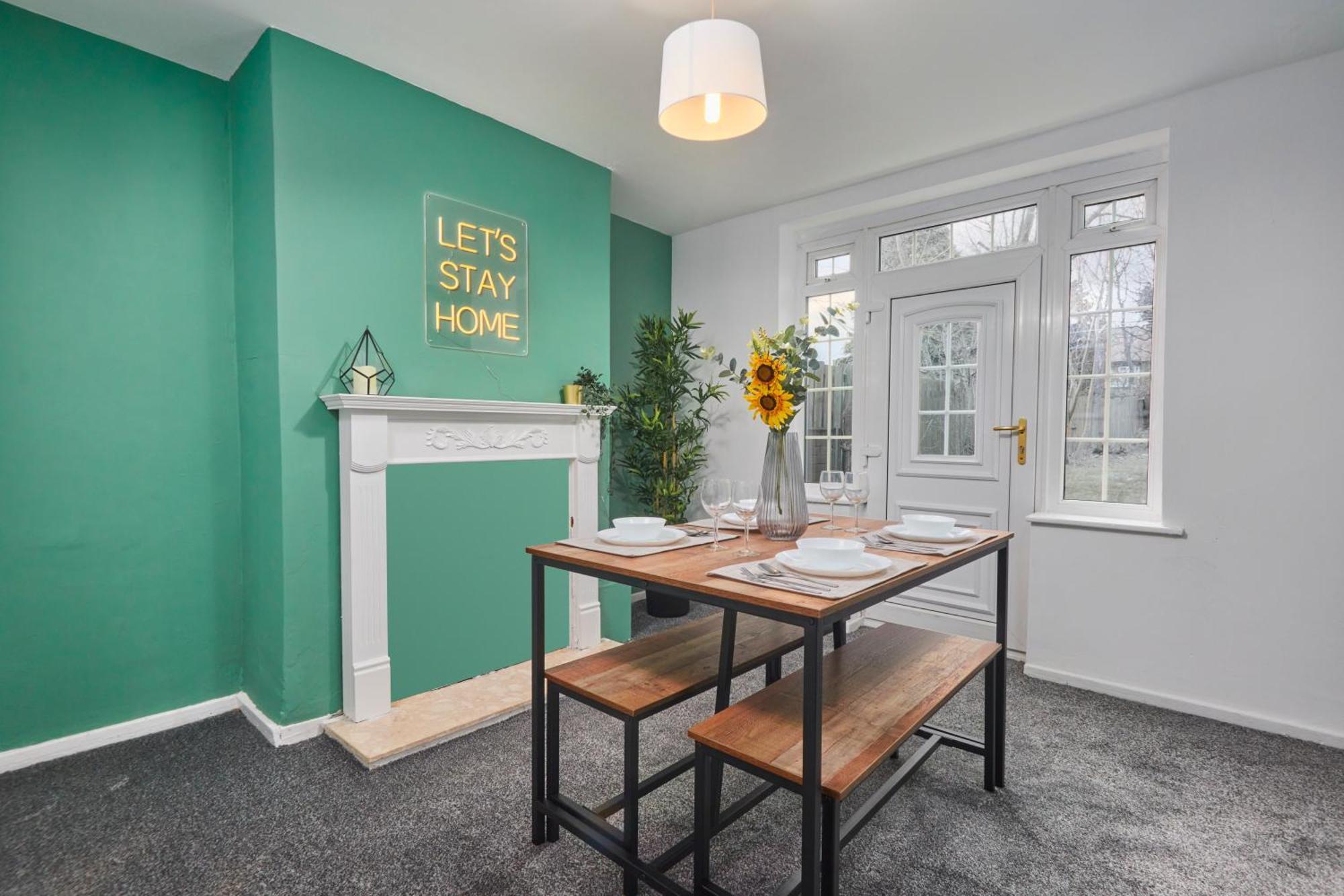 Holiday home Large With Free Parking - 5 Mins To St James' *