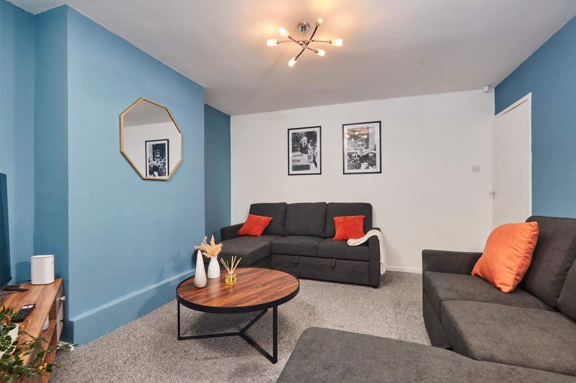 Large With Free Parking - 5 Mins To St James' * Newcastle upon Tyne