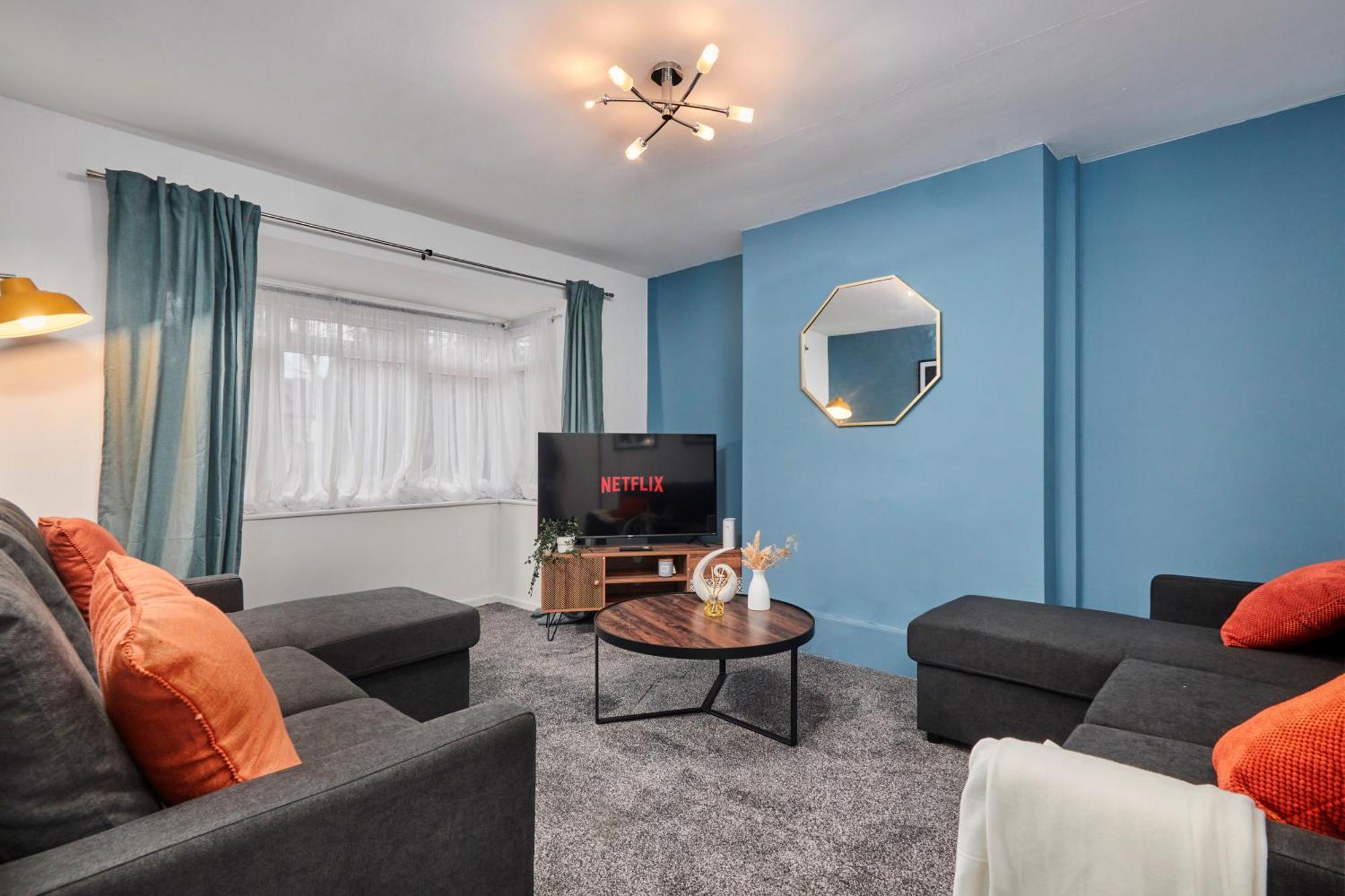 Holiday home Large With Free Parking - 5 Mins To St James' *