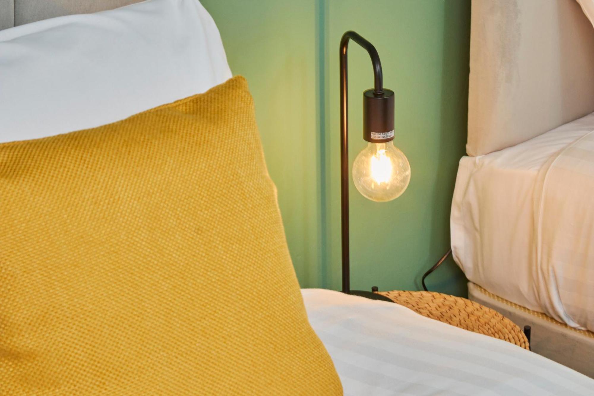 Large With Free Parking - 5 Mins To St James' *