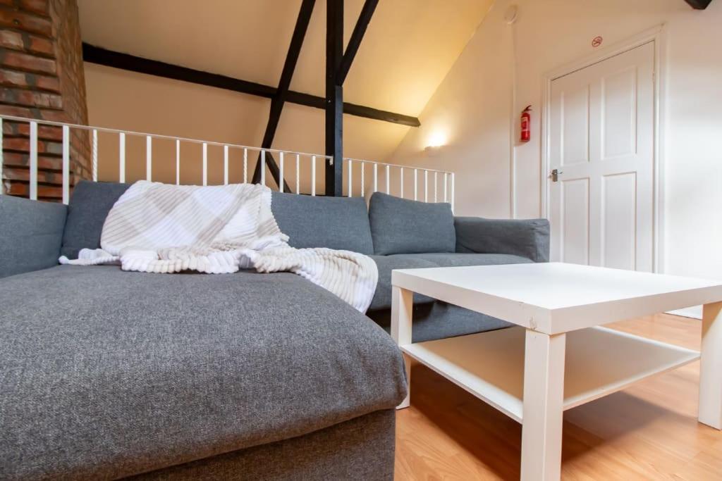 5 Bedrooms Eastbourne-luna Newcastle upon Tyne