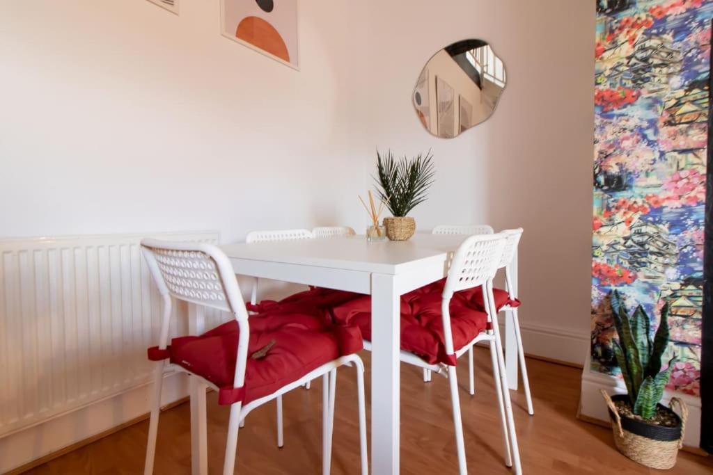 5 Bedrooms Eastbourne-luna Newcastle upon Tyne