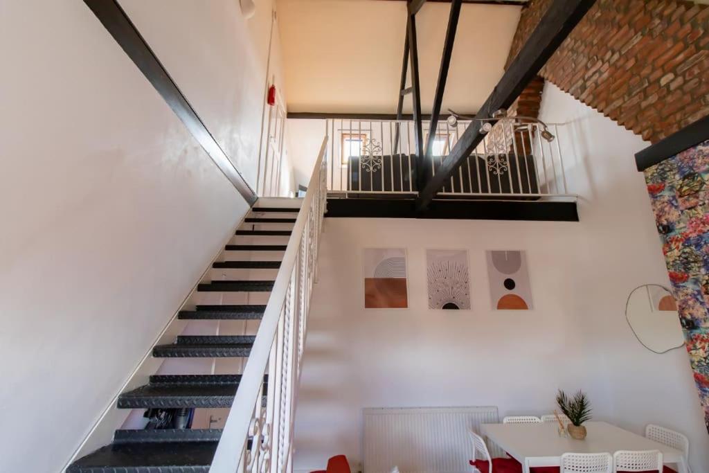 5 Bedrooms Eastbourne-luna Newcastle upon Tyne