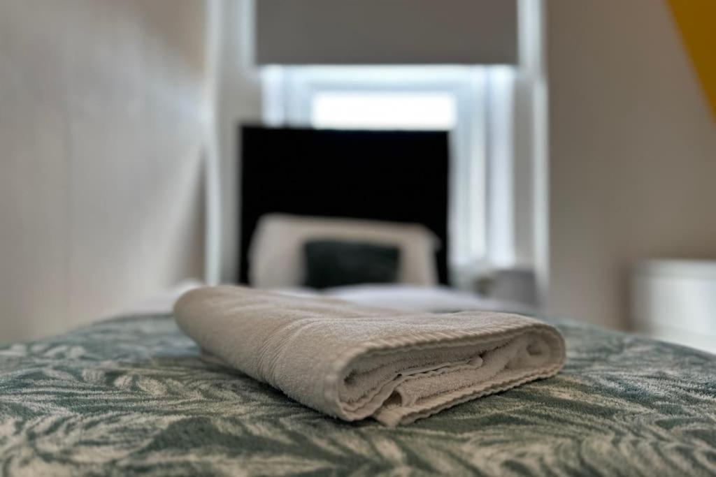 5 Bedrooms Eastbourne-luna Newcastle upon Tyne