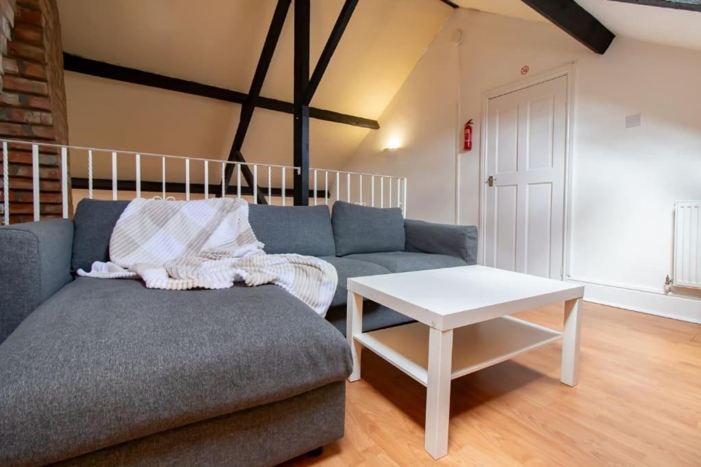 5 Bedrooms Eastbourne-luna Apartment Newcastle upon Tyne