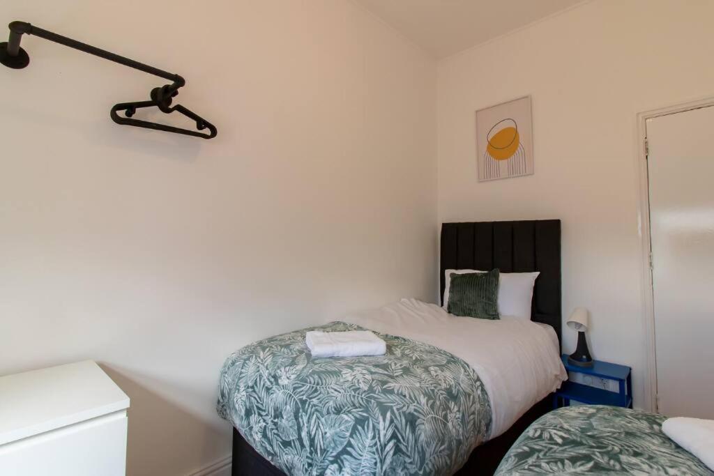 5 Bedrooms Eastbourne-luna Newcastle upon Tyne