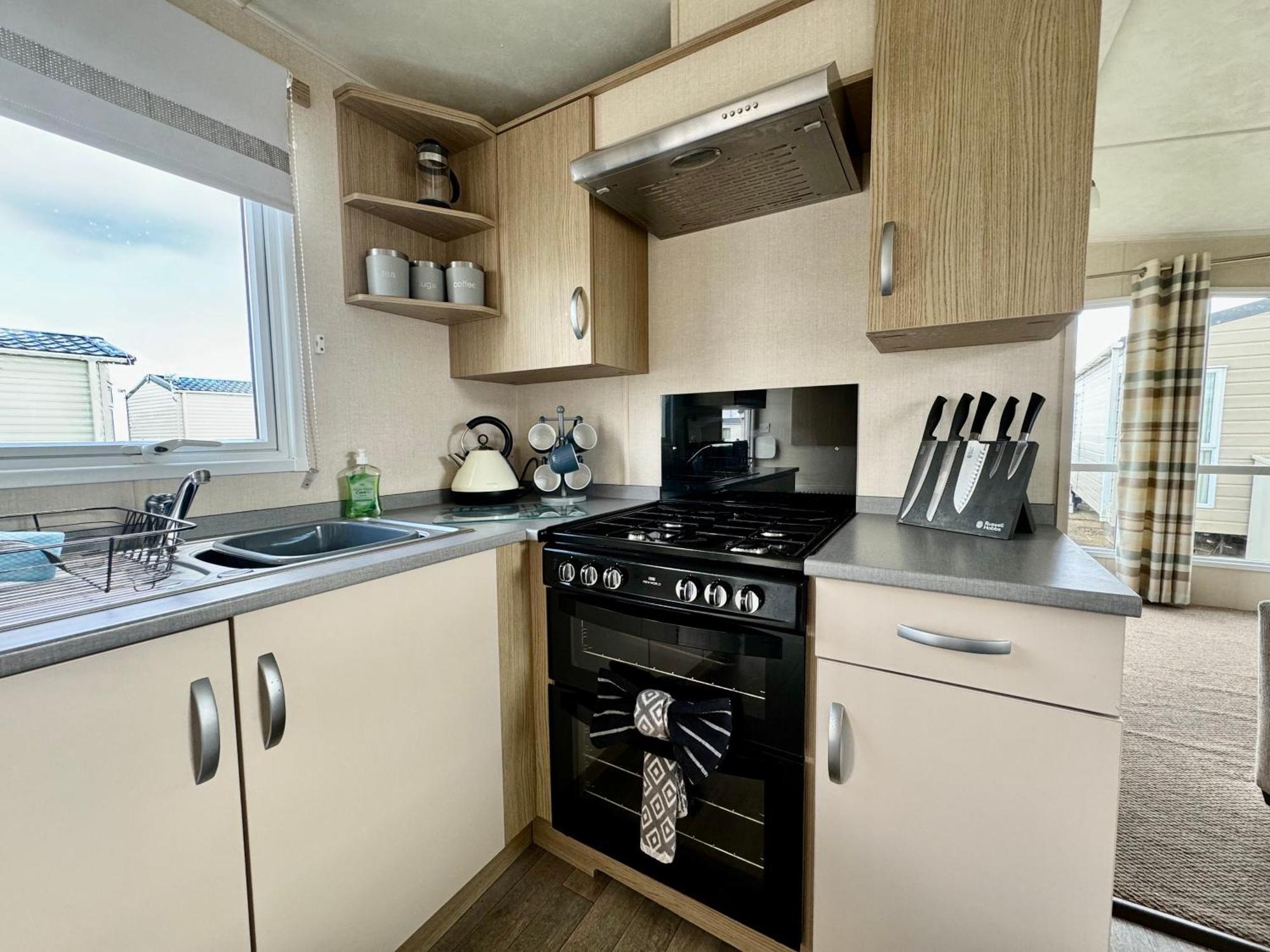 New Sea View Platinum Caravan With Huge Decking