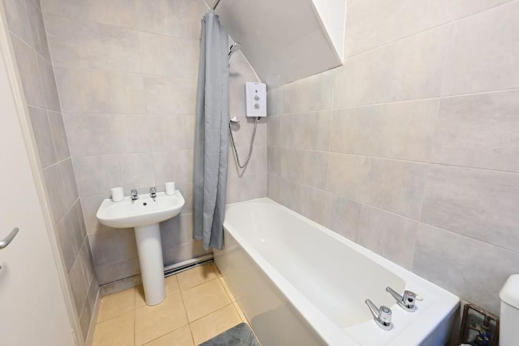 Two Bedroom In Heaton *
