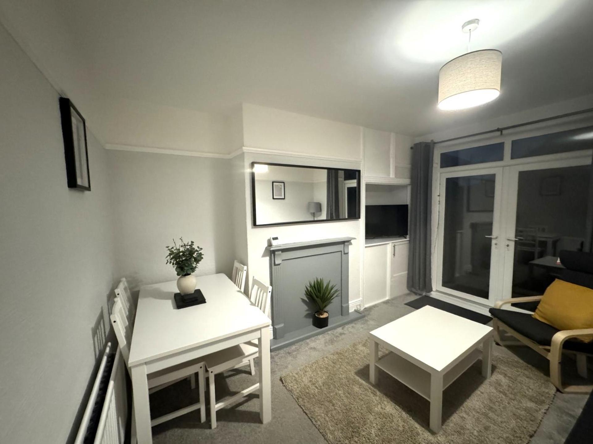 Kentmere - 2 Bedroom Apartment *