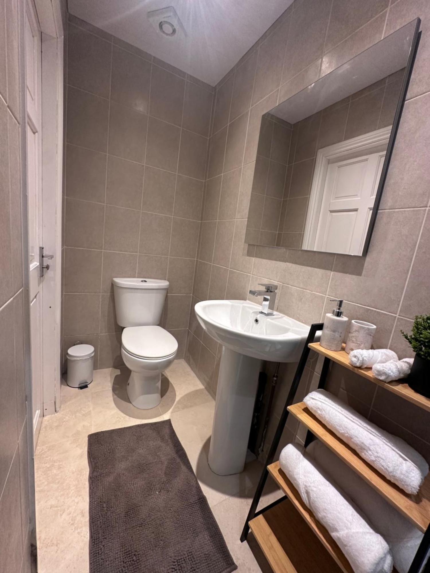 Westgate House Apartment *