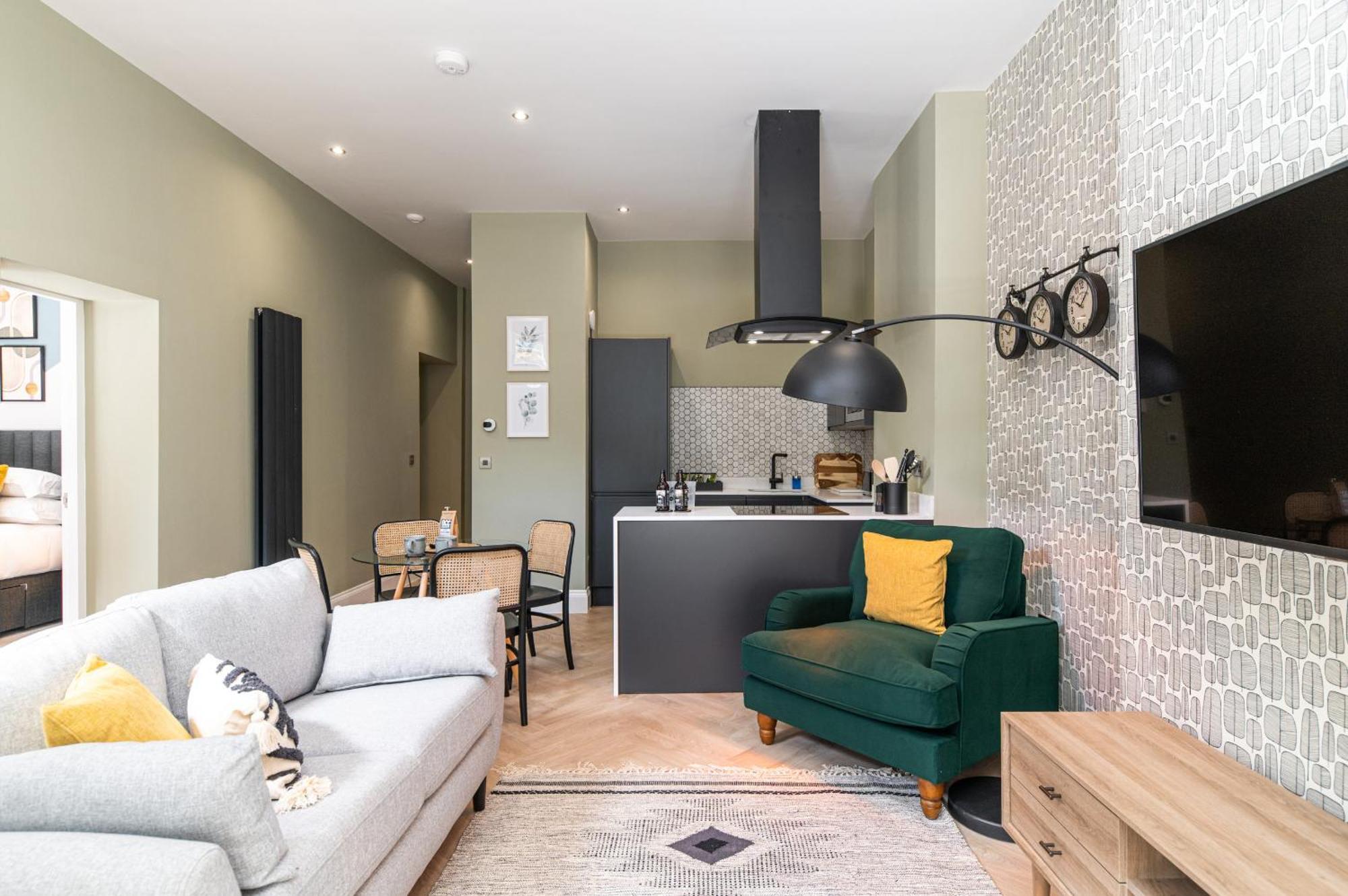 Chelmsford Loft 7 *