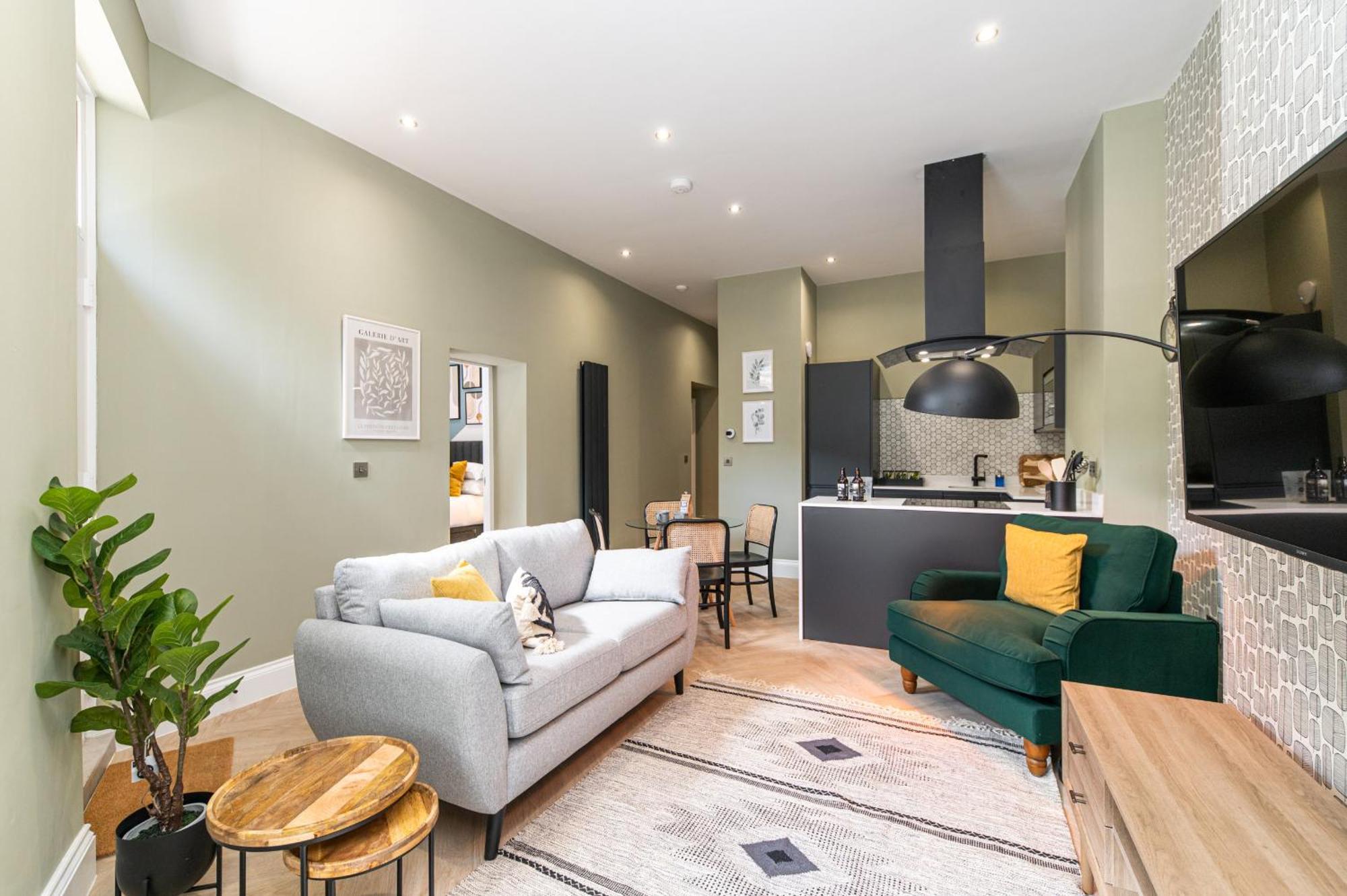 Chelmsford Loft 7 *