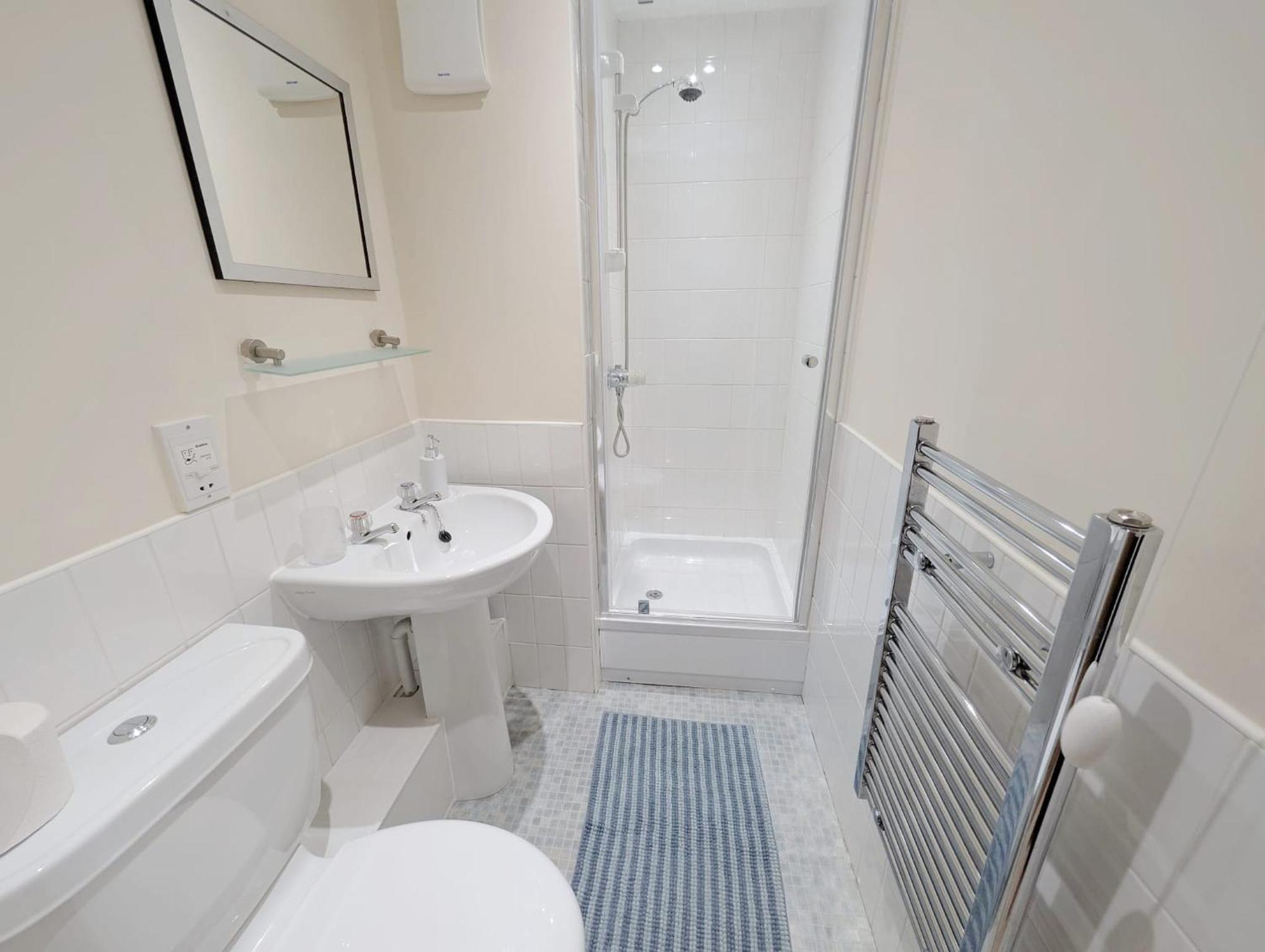 Waterfront Quayside With Secure Parking & Lift, Ideal For Mobility Users
