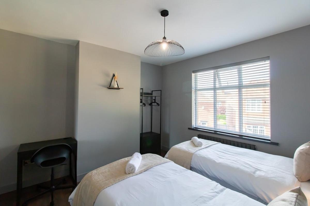 Luna Apartment-3bed Sleeps 6 - Familycontractors