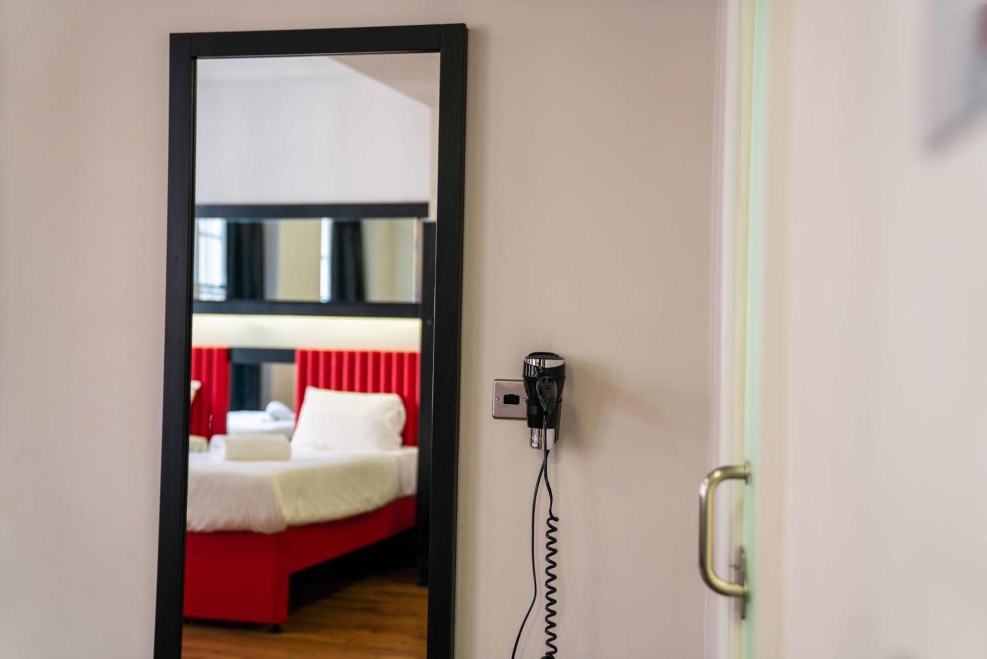 Easyhotel Hotel